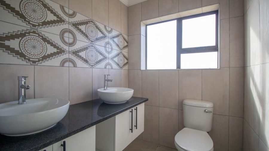 3 Bedroom Property for Sale in Fraaiuitsig Western Cape